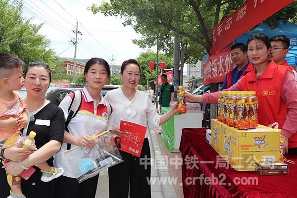 为考生和家长送水2 为考生和家长送水2