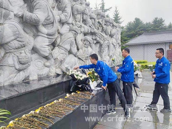 敬献花篮 敬献花篮