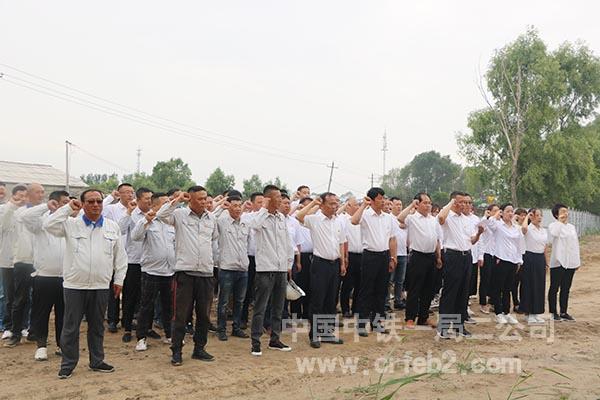 全体党员重温入党誓词 全体党员重温入党誓词