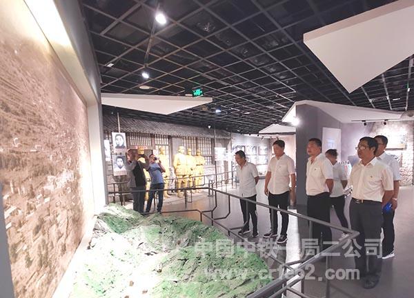 参观纪念馆 参观纪念馆