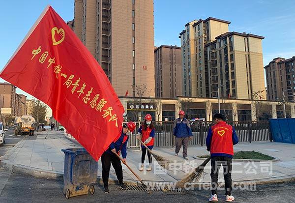 清扫十字路口落叶 清扫十字路口落叶