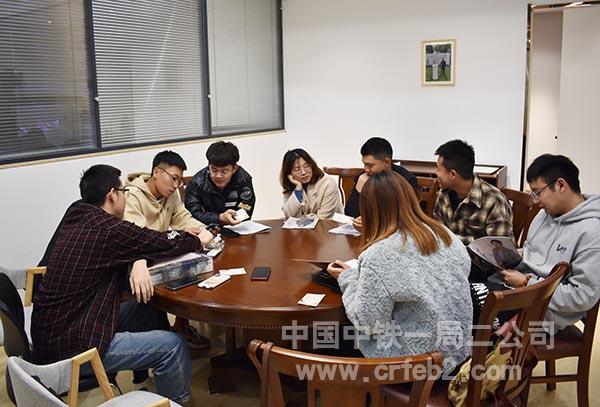 展开激烈讨论 展开激烈讨论