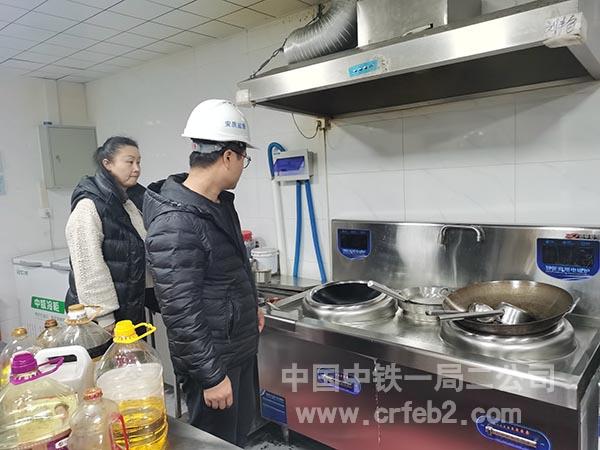 对食堂进行消防安全检查 对食堂进行消防安全检查