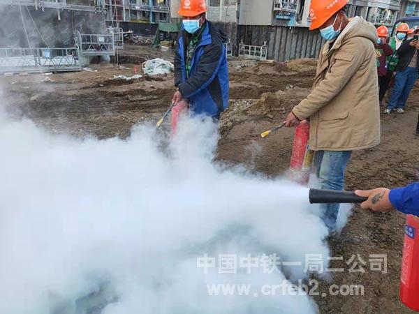 进行灭火器安全使用方法培训 进行灭火器安全使用方法培训