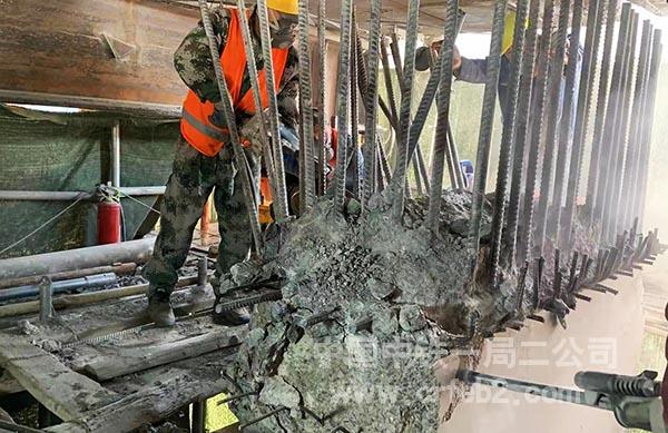 病害墩柱混凝土人工凿出 病害墩柱混凝土人工凿出