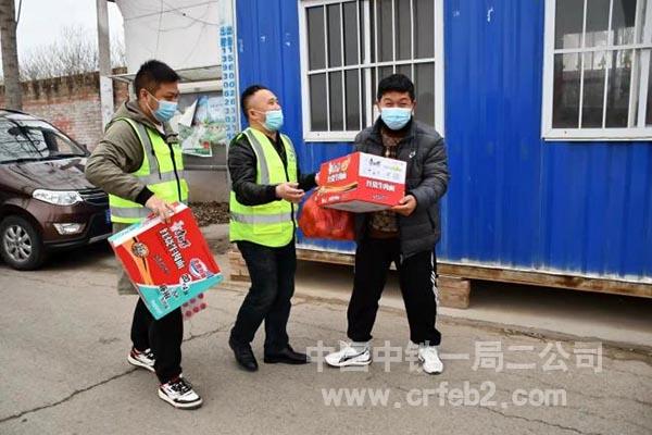 给周边村镇送物资 给周边村镇送物资