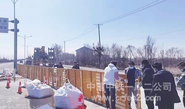 沈抚新区项目应业主要求对重要路口进行设卡 沈抚新区项目应业主要求对重要路口进行设卡