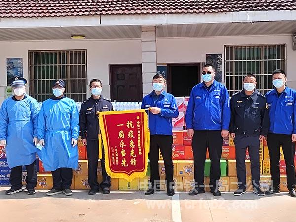 赠送锦旗 赠送锦旗