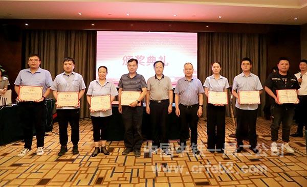 项目办公室主任薛涵明荣获“遵章守纪随手拍”一等奖和三等奖 项目办公室主任薛涵明荣获“遵章守纪随手拍”一等奖和三等奖