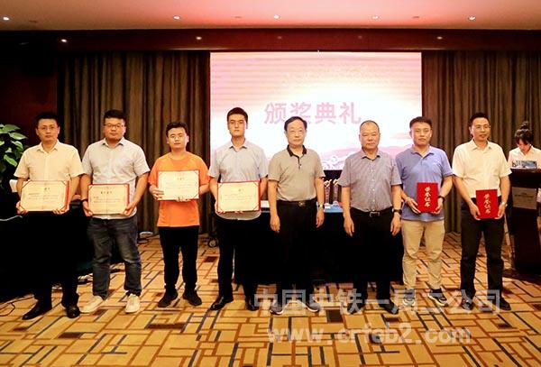 项目安质部副部长席宾荣获“安全风险大家谈”三等奖 项目安质部副部长席宾荣获“安全风险大家谈”三等奖