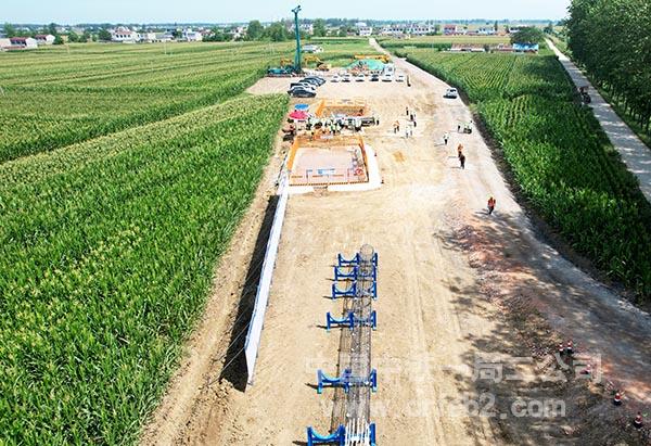 钻孔桩施工现场 钻孔桩施工现场