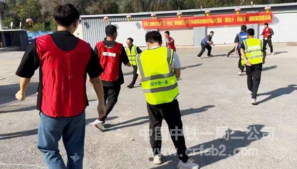 撕名牌活动 撕名牌活动