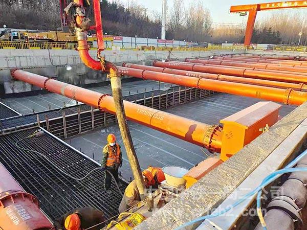 首段顶板浇筑现场 首段顶板浇筑现场