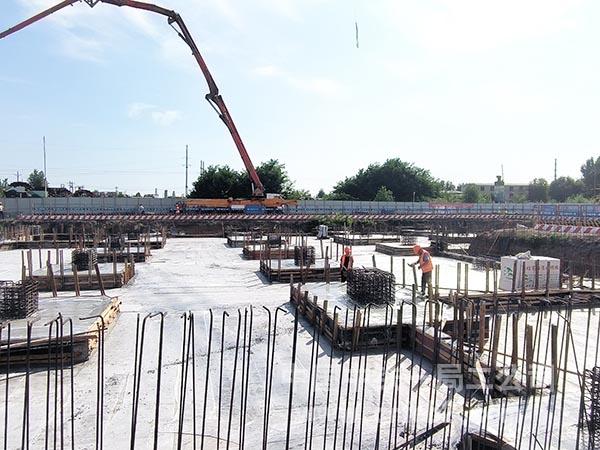 门诊综合楼正在进行混凝土浇筑 门诊综合楼正在进行混凝土浇筑