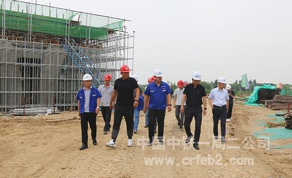 检查白沙河景观桥施工情况 检查白沙河景观桥施工情况