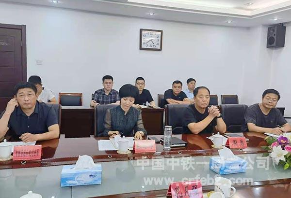 参加座谈会开平区委领导 参加座谈会开平区委领导