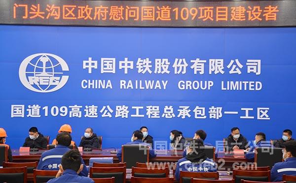 与一线建设者座谈 与一线建设者座谈