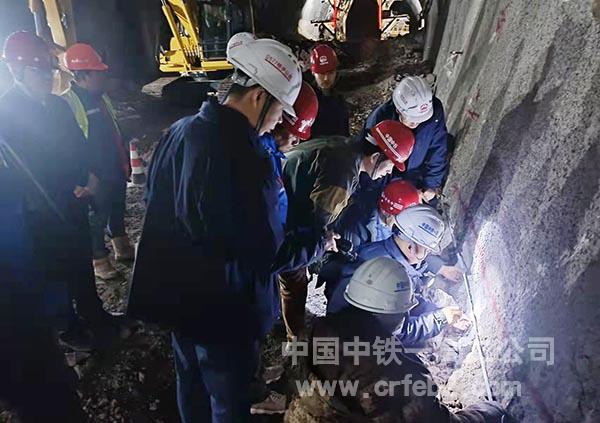 新疆伊犁州交通局检查督导组在施工现场检查指导 新疆伊犁州交通局检查督导组在施工现场检查指导