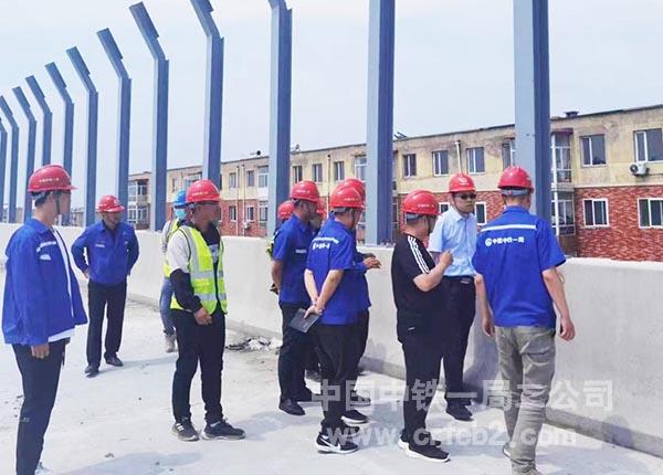 检查施工现场 检查施工现场