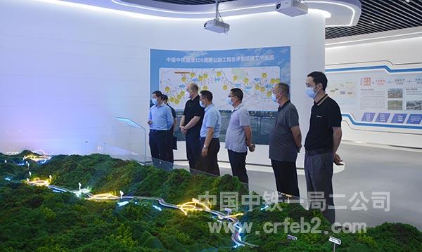 听取全线整体建设情况 听取全线整体建设情况