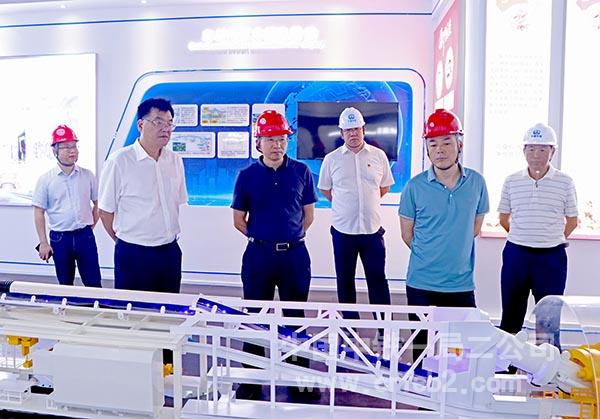 湖州市国资委副书记毛荐先参观标准化展厅 湖州市国资委副书记毛荐先参观标准化展厅