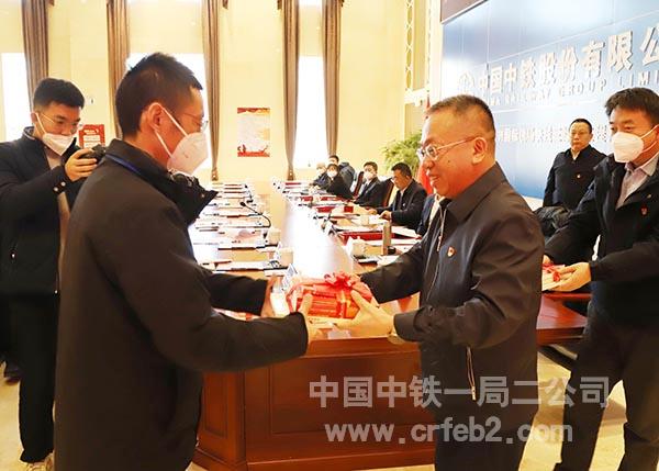 08-为项目党员代表赠书 08-为项目党员代表赠书