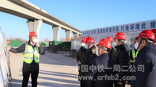 10-孙璀在施工现场调研 10-孙璀在施工现场调研