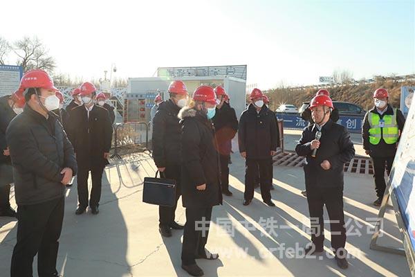 11-孙璀在施工现场调研1 11-孙璀在施工现场调研1