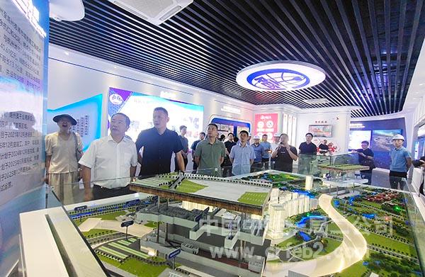 观摩标准化展厅 观摩标准化展厅