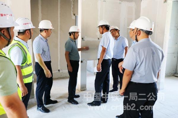 胥高远一行了解施工进度 胥高远一行了解施工进度