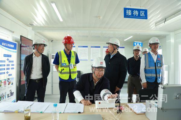 参观昝岗组团N9路项目农民工权益中心