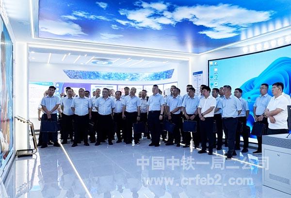 观摩合武铁路项目安全穿透式监督管理智控中心2