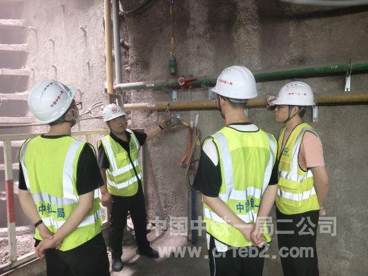 强调现场临边作业安全防护举措