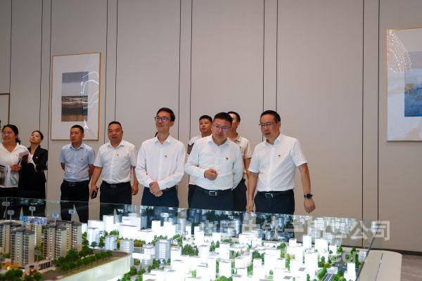 参观展厅 参观展厅