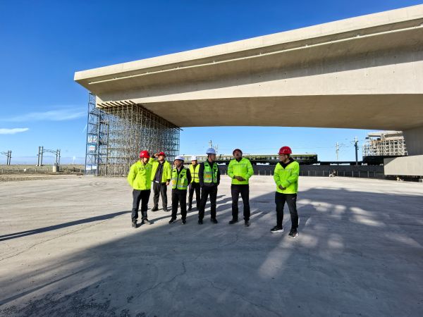 上跨兰新铁路转体桥 上跨兰新铁路转体桥