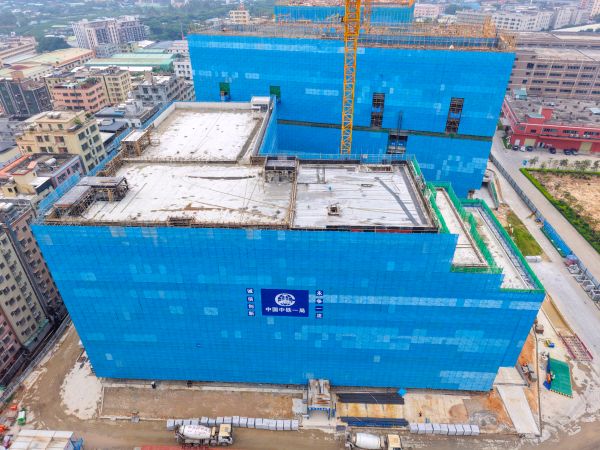 主体结构顺利封顶的1、2、3号厂房 主体结构顺利封顶的1、2、3号厂房