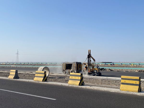 波形梁护栏打桩 波形梁护栏打桩