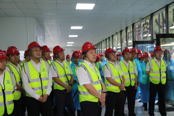 7-2参观宝丰寺隧道斜井工区信息化控制中心