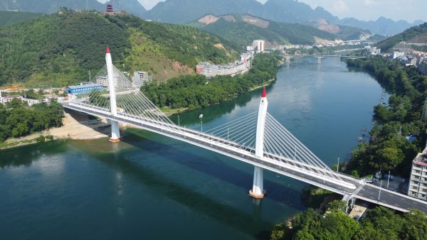7、中铁一局三公司承建的广西河池天峨大桥项目。