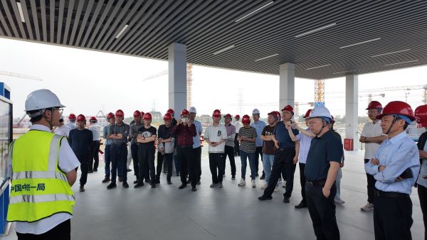 2、南通市土木建筑协会组织相关单位观摩交流