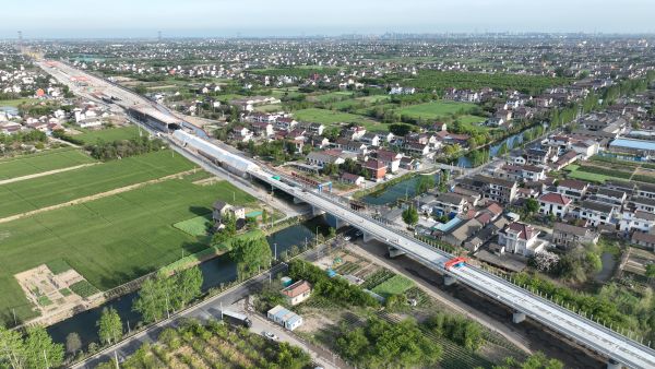 5、项目出口段明挖隧道及南通特大桥施工现场航拍