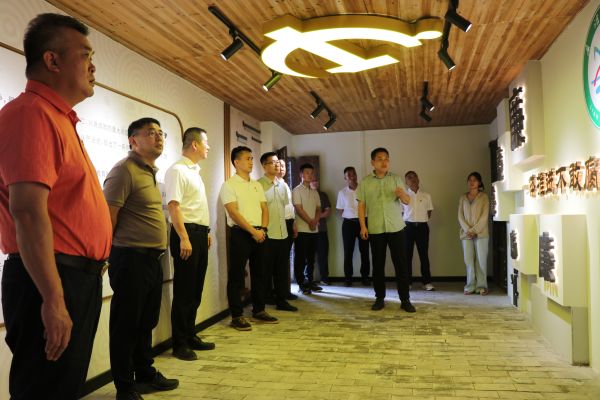 1、参观廉政教育基地