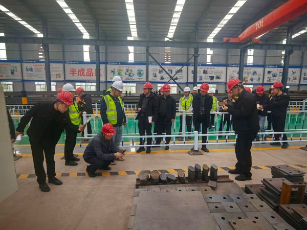 2、观摩现场 2、观摩现场