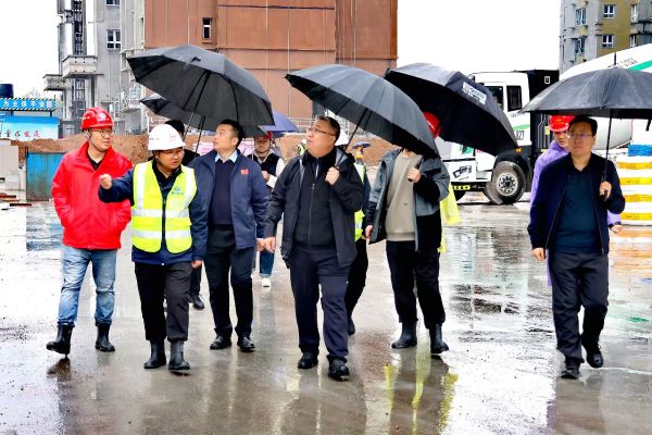 深入施工一线 深入施工一线