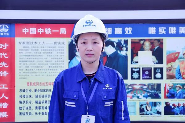 1、工作中的韩丽