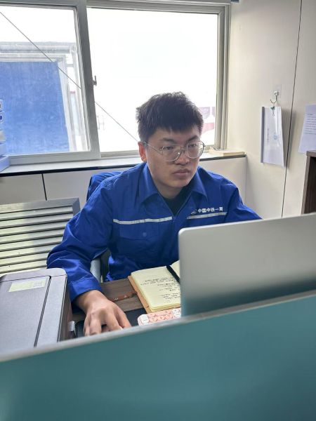 工作中的罗凯强