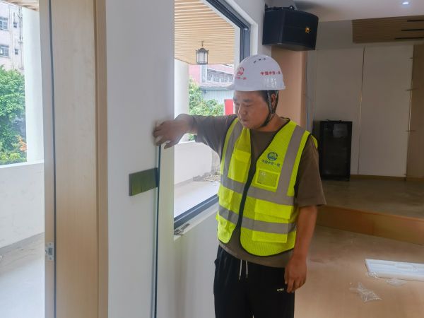 工作中的王哲博2 工作中的王哲博2