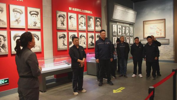 参观扶眉战役纪念馆
