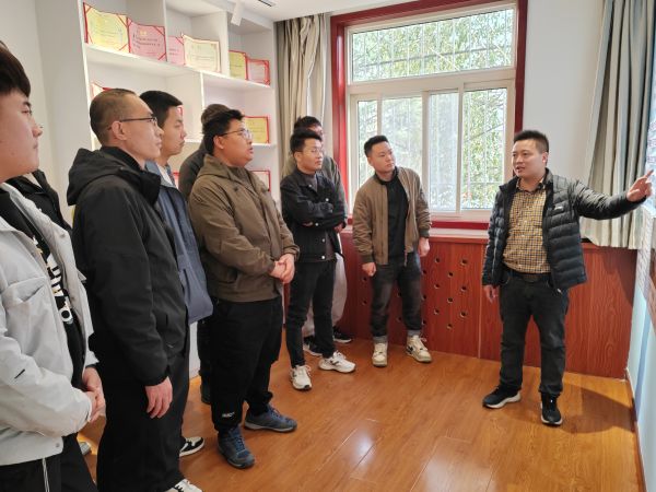 唐飞培训新入职员工