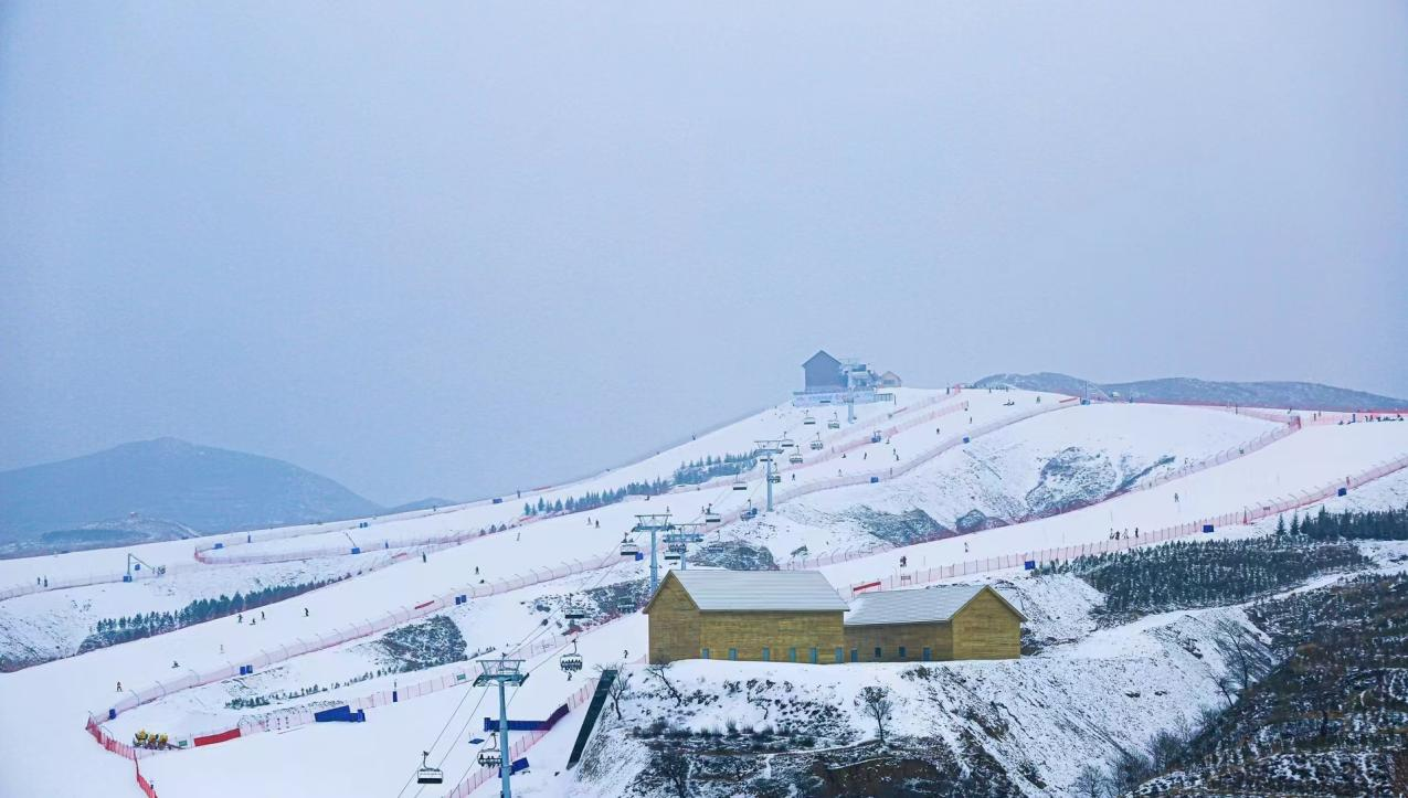 马鬃山滑雪场